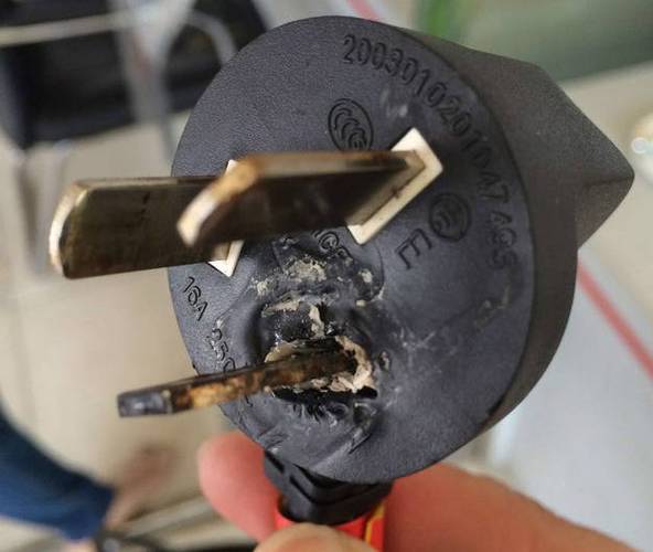 电热水器插头烧坏了如何更换游戏截图