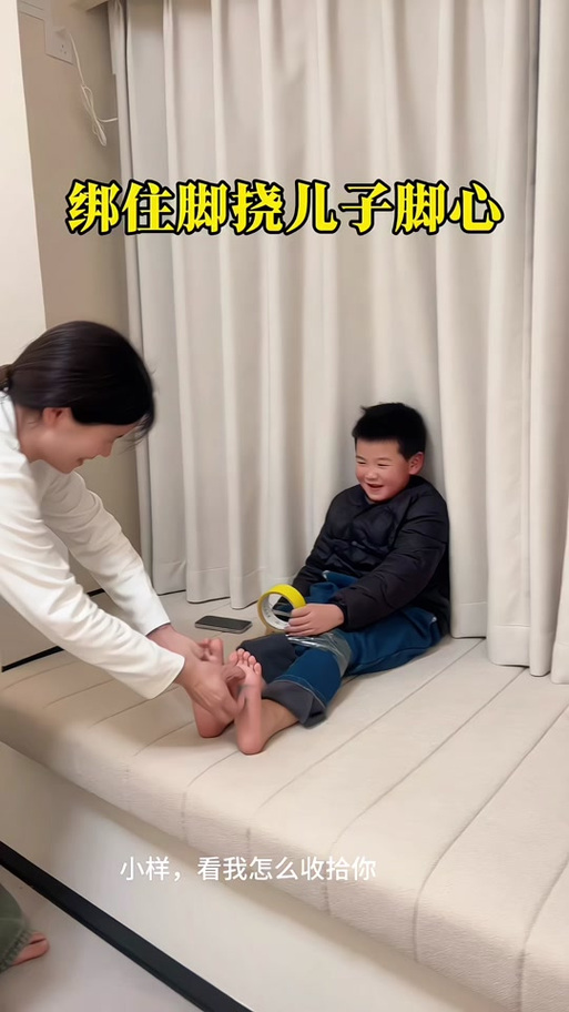 挠痒痒小朋友挠嘎吱窝缩略图