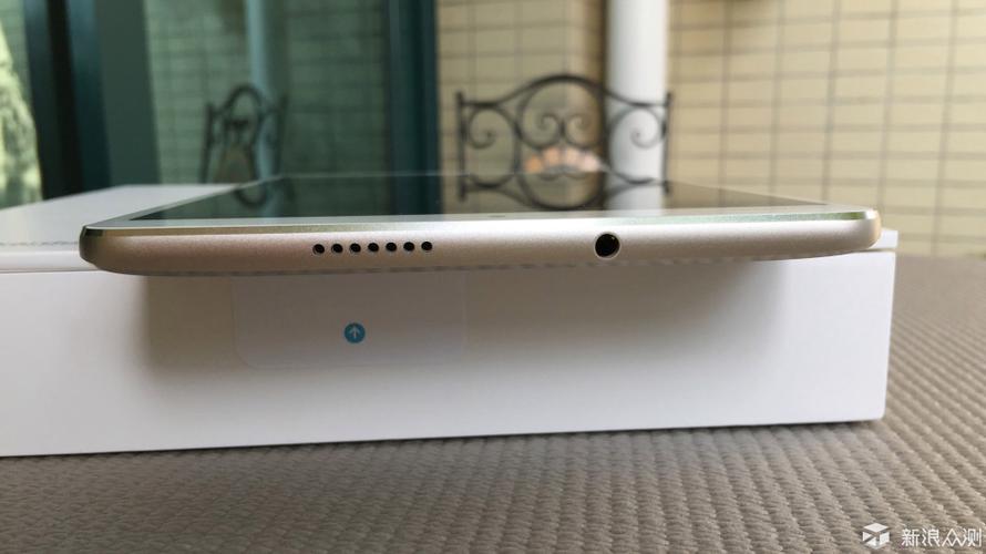 ipad正面上面的小孔是干嘛的缩略图