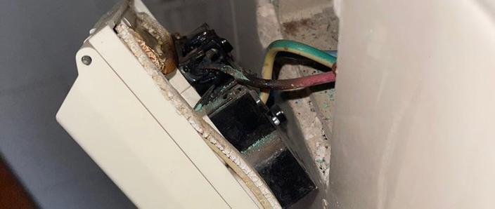 热水器插头烧坏了怎么换缩略图