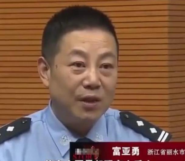 警察敢惹有钱人吗游戏截图