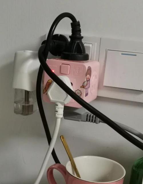 插头插在插座上不拔,但是电源关了缩略图