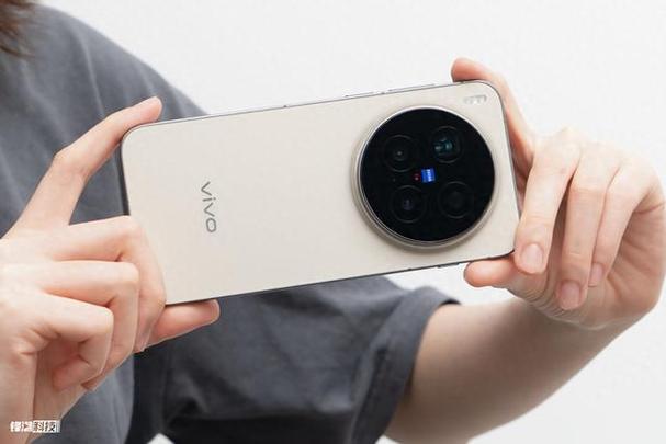 vivox300后摄像头有个孔是什么缩略图