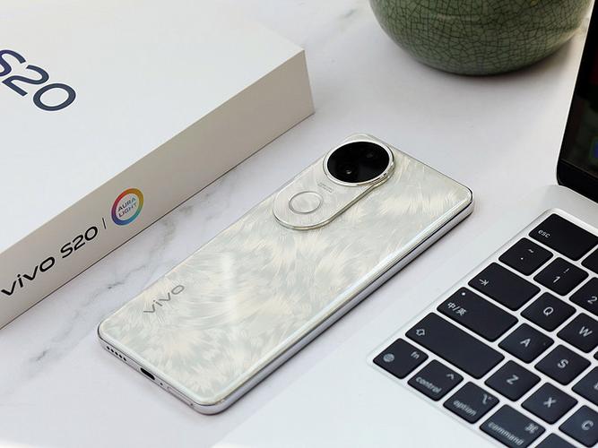 vivo最新一款手机缩略图