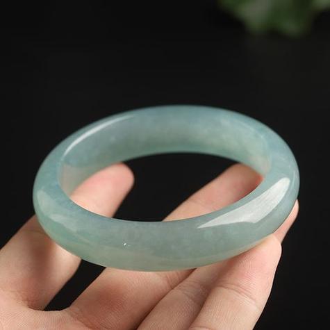 玉做镯子戴哪只手缩略图