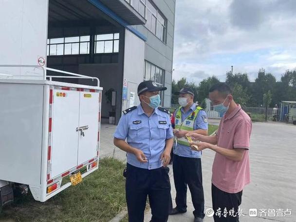 萤石摄像头亮两个红灯缩略图