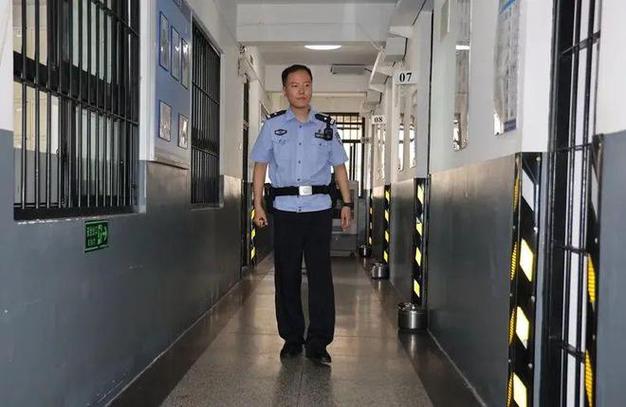 监狱检查官游戏下载游戏截图