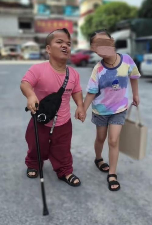 人造侏儒缩略图