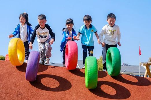 幼儿园小朋友游戏缩略图