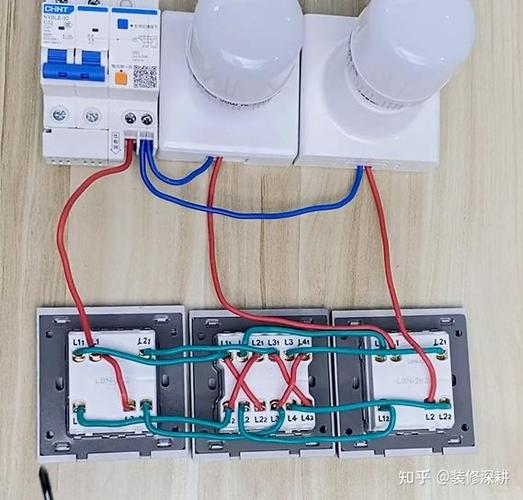 3个双控开关控制2个灯缩略图