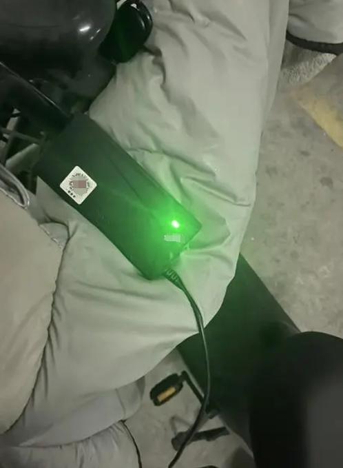 电车充不进电亮绿灯游戏截图