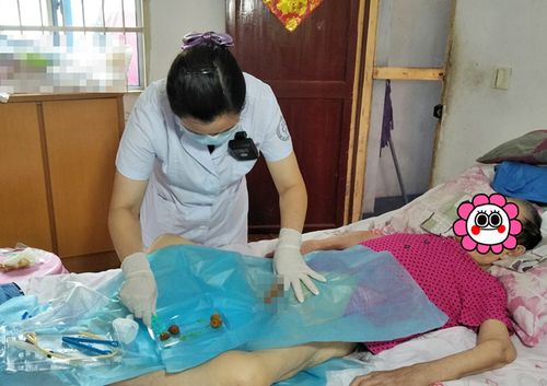 孕妇挺着大肚子使劲抽后肚子疼缩略图