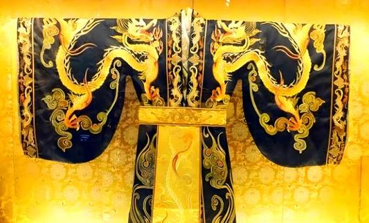秦始皇龙袍真实图片游戏截图
