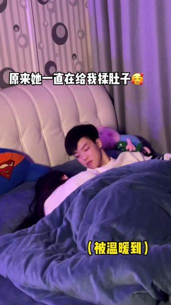 帅哥肚子疼难受揉肚子游戏截图