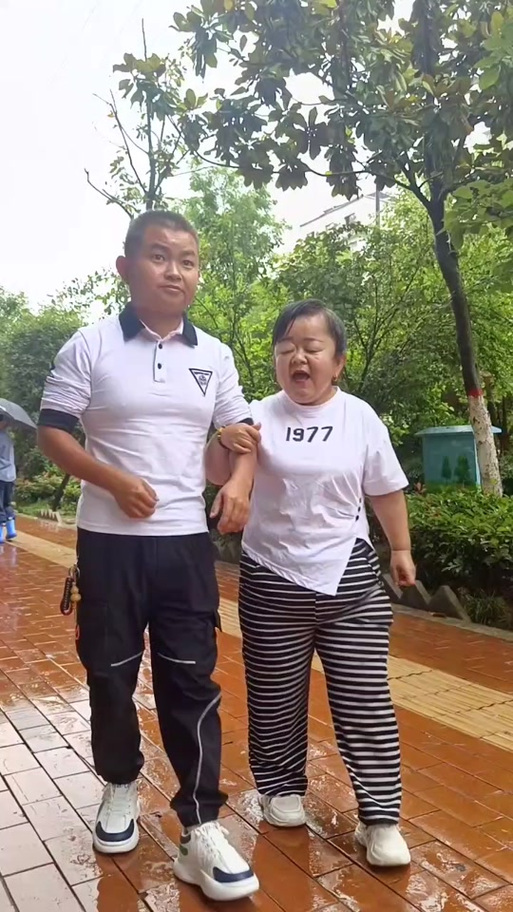 抖音火的袖珍夫妻缩略图