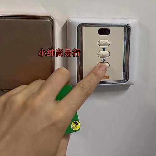 晾衣架电池盖打开图解缩略图