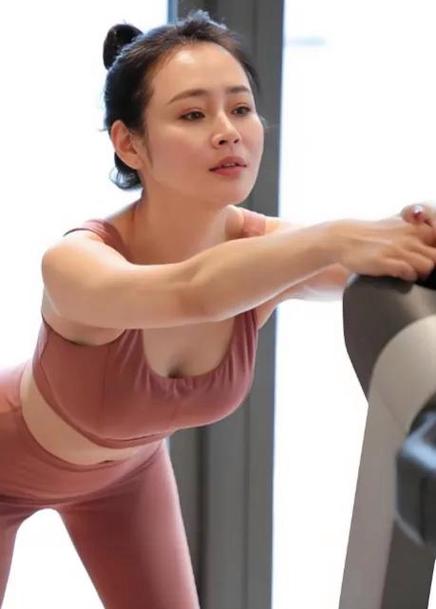 于明加比基尼泳装缩略图