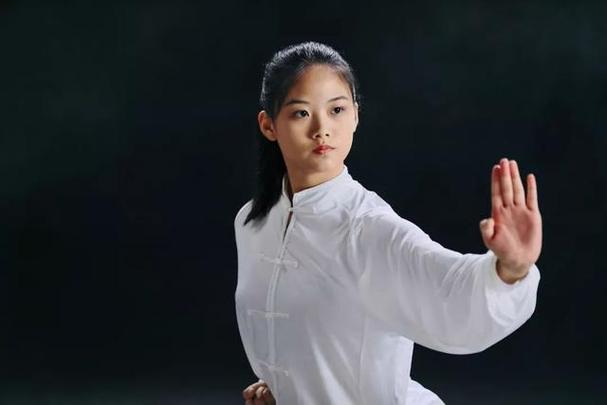 太极拳24式带口令邱慧缩略图