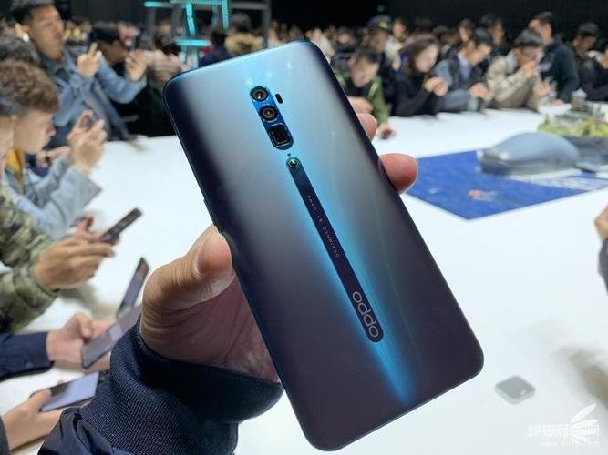 OPPOReno10倍变焦缩略图