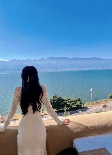 美女背影图片墙纸唯美缩略图