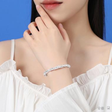 女士手镯戴哪只手正确游戏截图