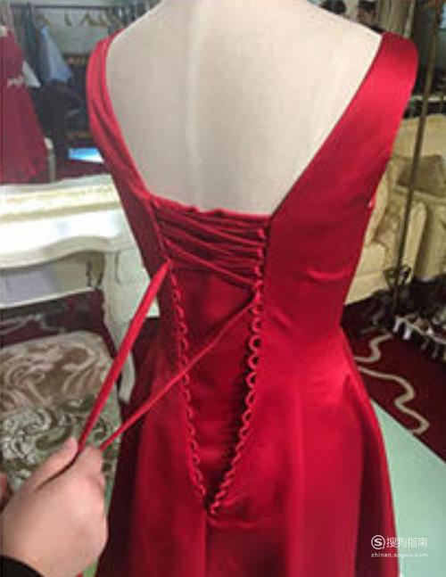 礼服后边的带子怎么系缩略图