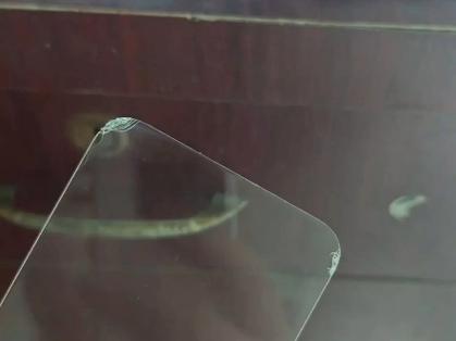 钢化膜碎裂图片缩略图