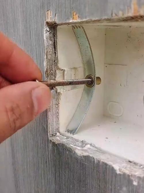 老旧插座底盒更换缩略图