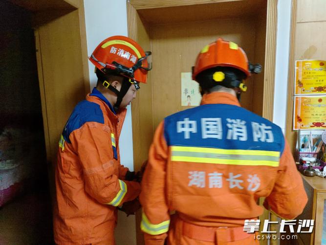 门锁舌卡住了,打不开门了,怎么处理游戏截图