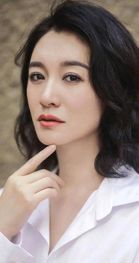 李小冉现实中漂亮吗缩略图