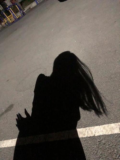 影子图片女生背影缩略图