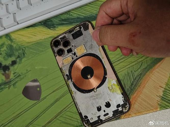 苹果11换后盖多少钱游戏截图