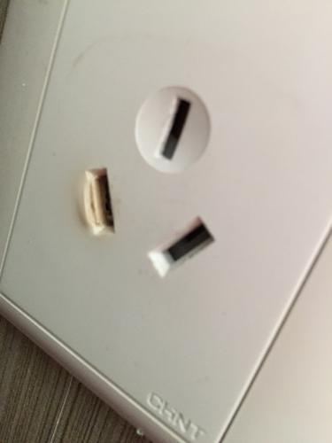 一个插座烧了,家里都没有电了缩略图