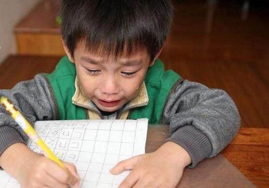 小孩子一只眼睛流眼泪缩略图