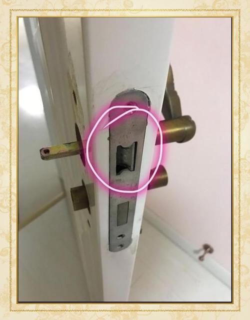 门的锁芯卡住了怎么办缩略图