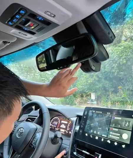 行车记录仪记录车内吗缩略图