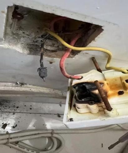 插座爆了一声就没电了缩略图