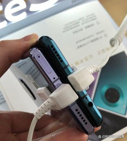 华为mate30耳机孔在哪里游戏截图
