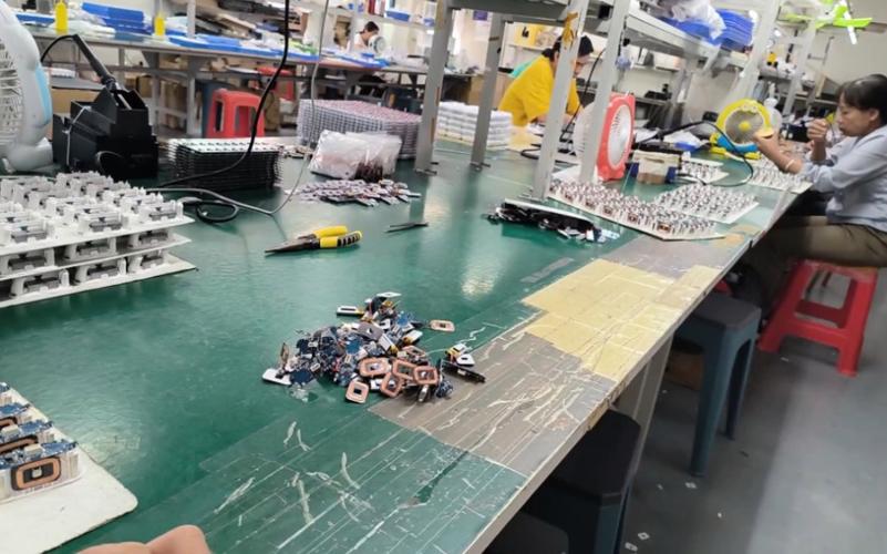 想自己开耳机加工厂游戏截图