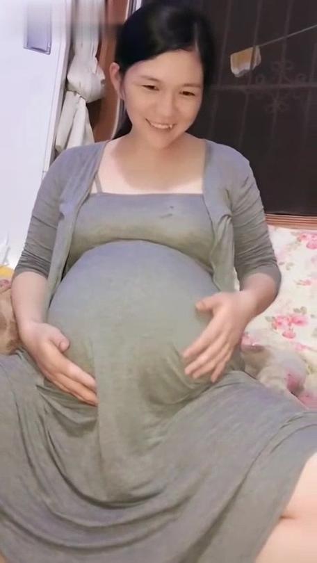 荒岛妈妈怀孕大肚子要生缩略图