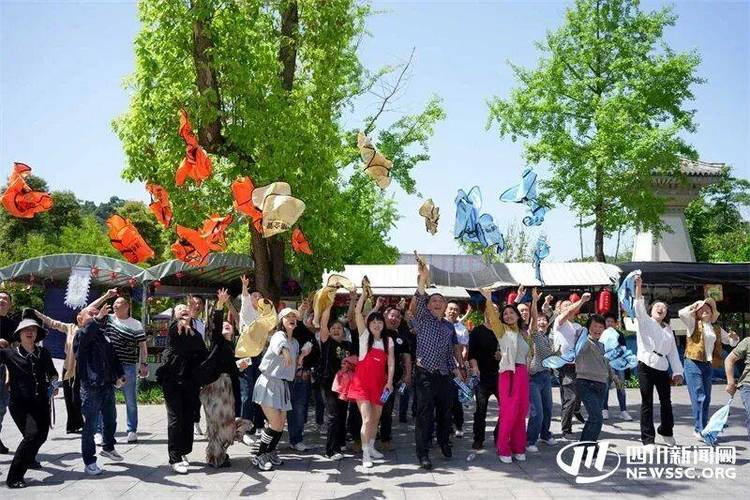 哈哩哈哩21官方网站入口缩略图
