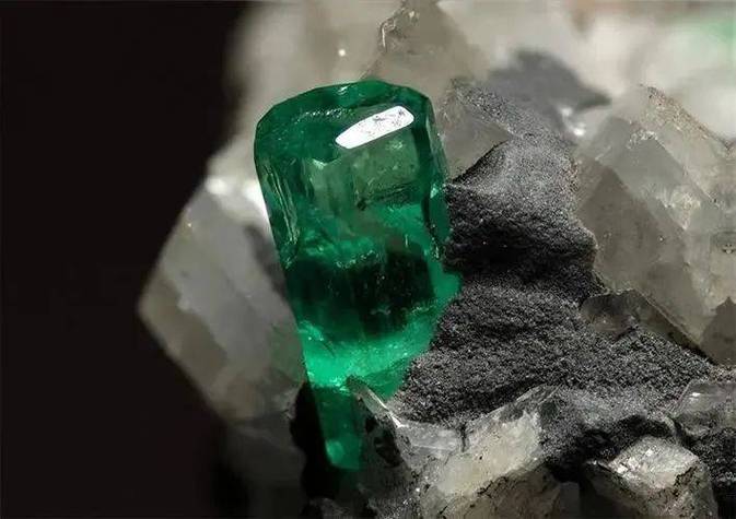 绿宝石的产地哪里最好游戏截图