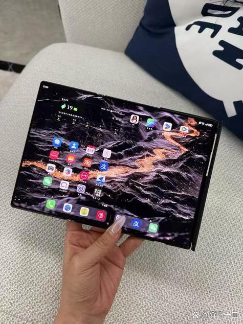 华为手机黑色底是什么原因缩略图