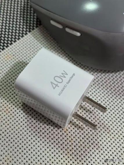 华为 40w 超级快充充电器缩略图