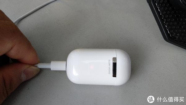 无线蓝牙耳机充电仓红灯闪烁缩略图