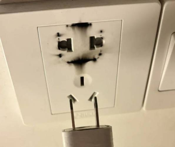 家里插座全部断电了游戏截图