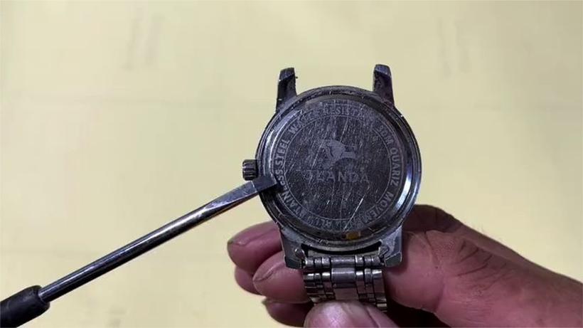 手表后盖撬不开游戏截图