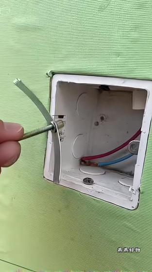 插座底盒坏了怎么固定缩略图