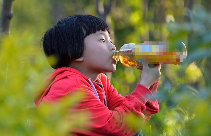 喝饮料解渴视频缩略图