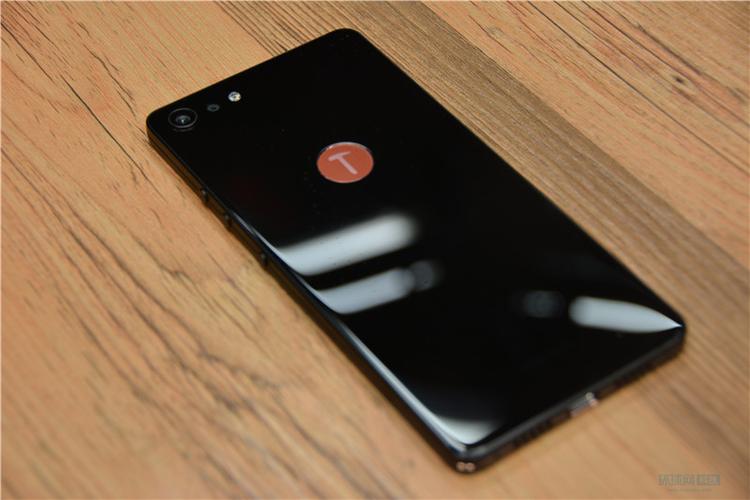 坚果pro2屏幕材质缩略图